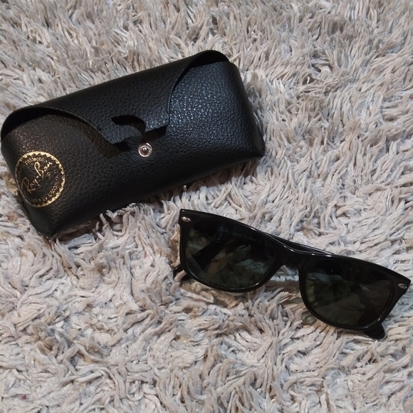 Ray-Ban Other - Ray-Ban shades w/ case